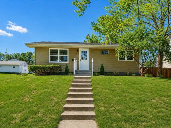 820 7th Avenue E, Shakopee, MN 55379