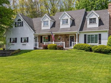 4 Woodbriar Lane, Rochester, NY 14624