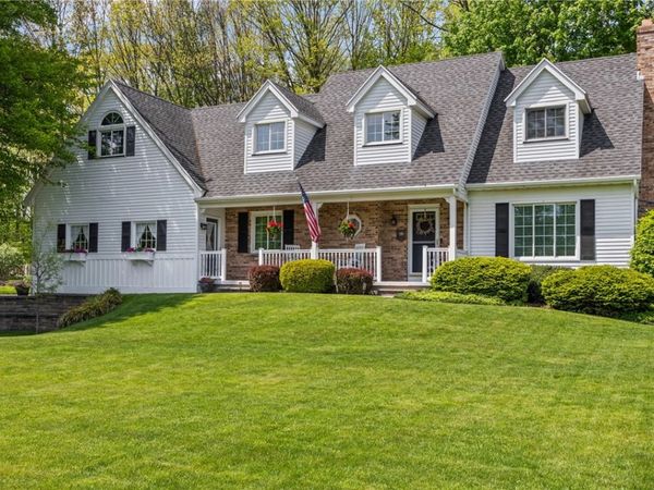 4 Woodbriar Lane , Rochester, NY 14624