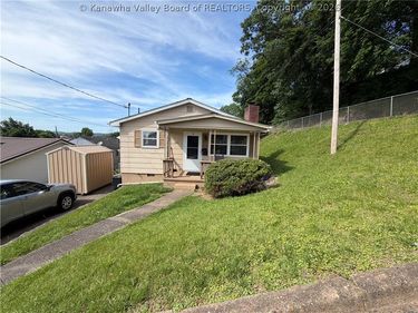 621 6th Street, Nitro, WV 25143
