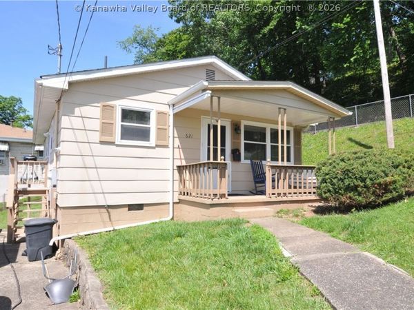 621 6th Street, Nitro, WV 25143