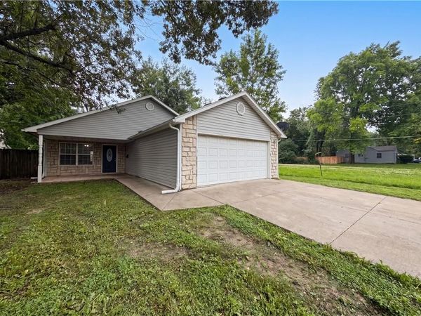 905 S Butler Terrace, Harrisonville, MO 64701