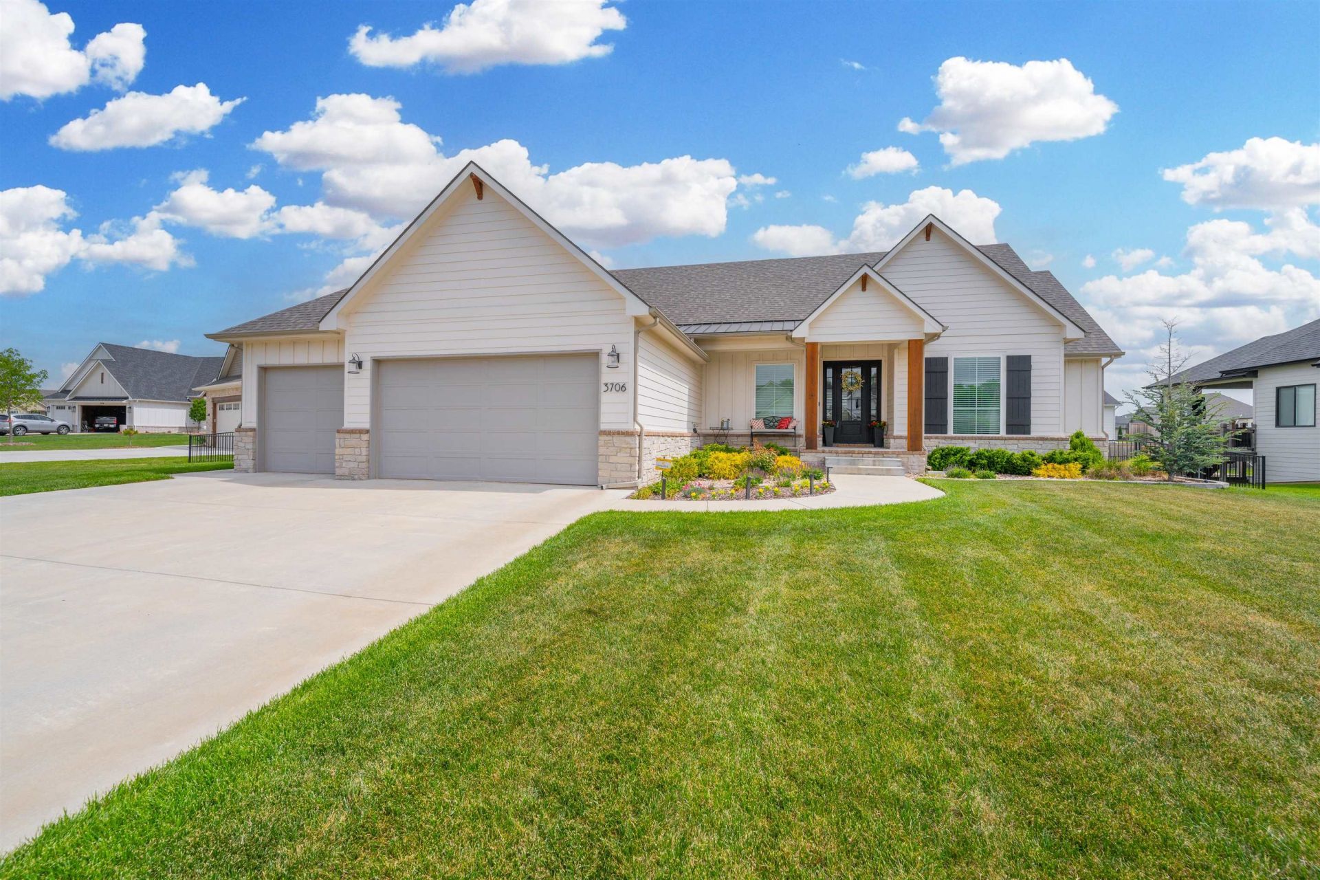3706 N Crest Cir, Wichita, KS 67226 Main Photo