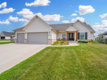 3706 N Crest Cir, Wichita, KS 67226