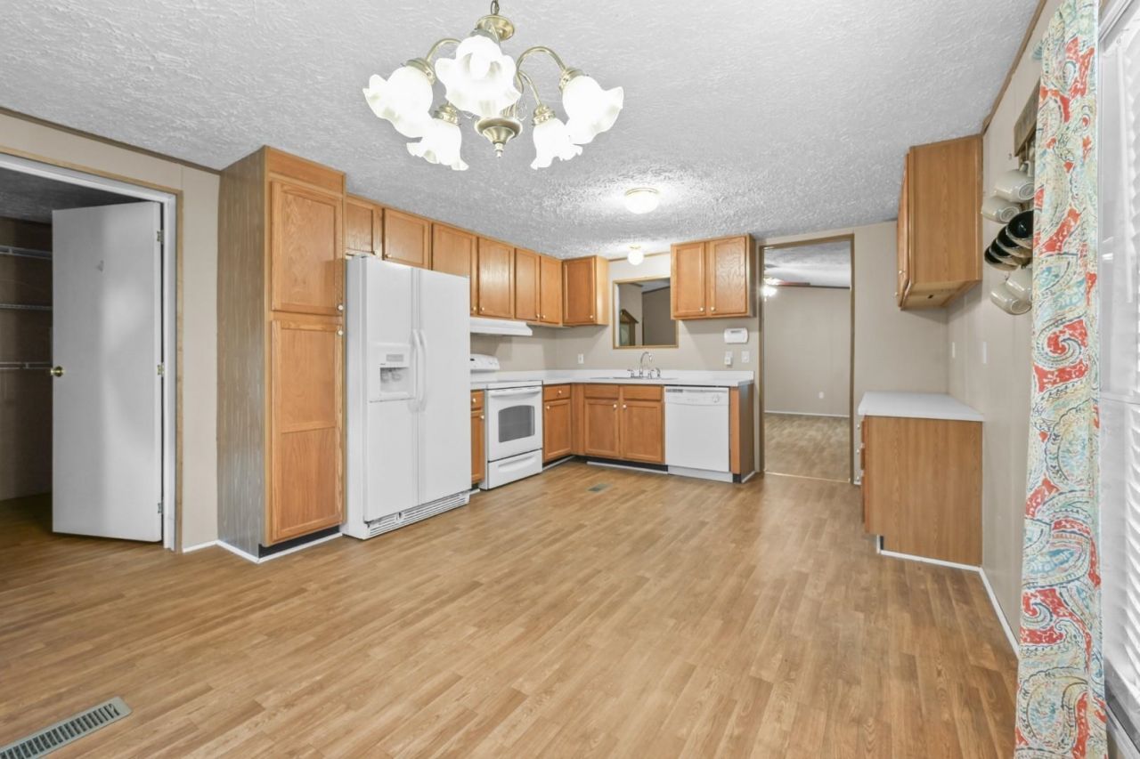 3985 South Green Sea Rd.  Photo 4