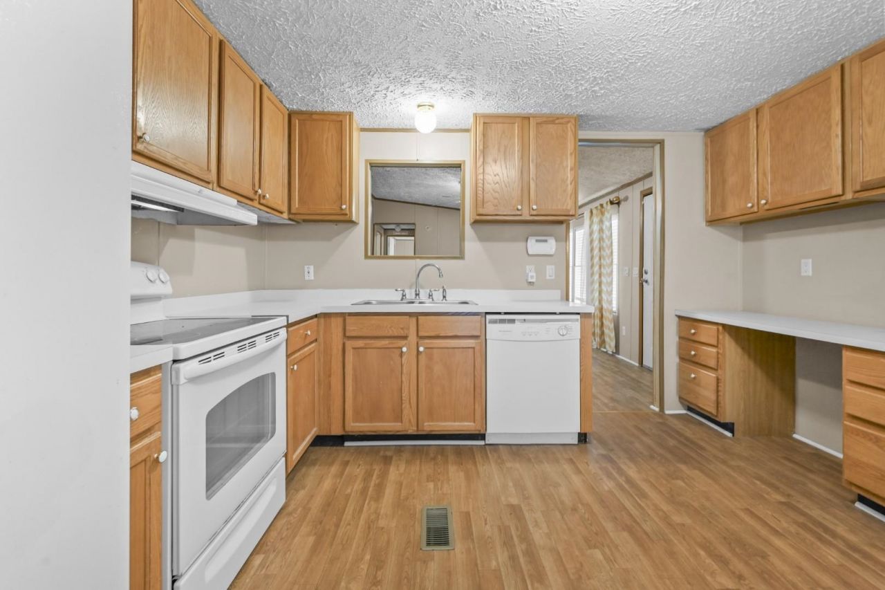 3985 South Green Sea Rd.  Photo 6
