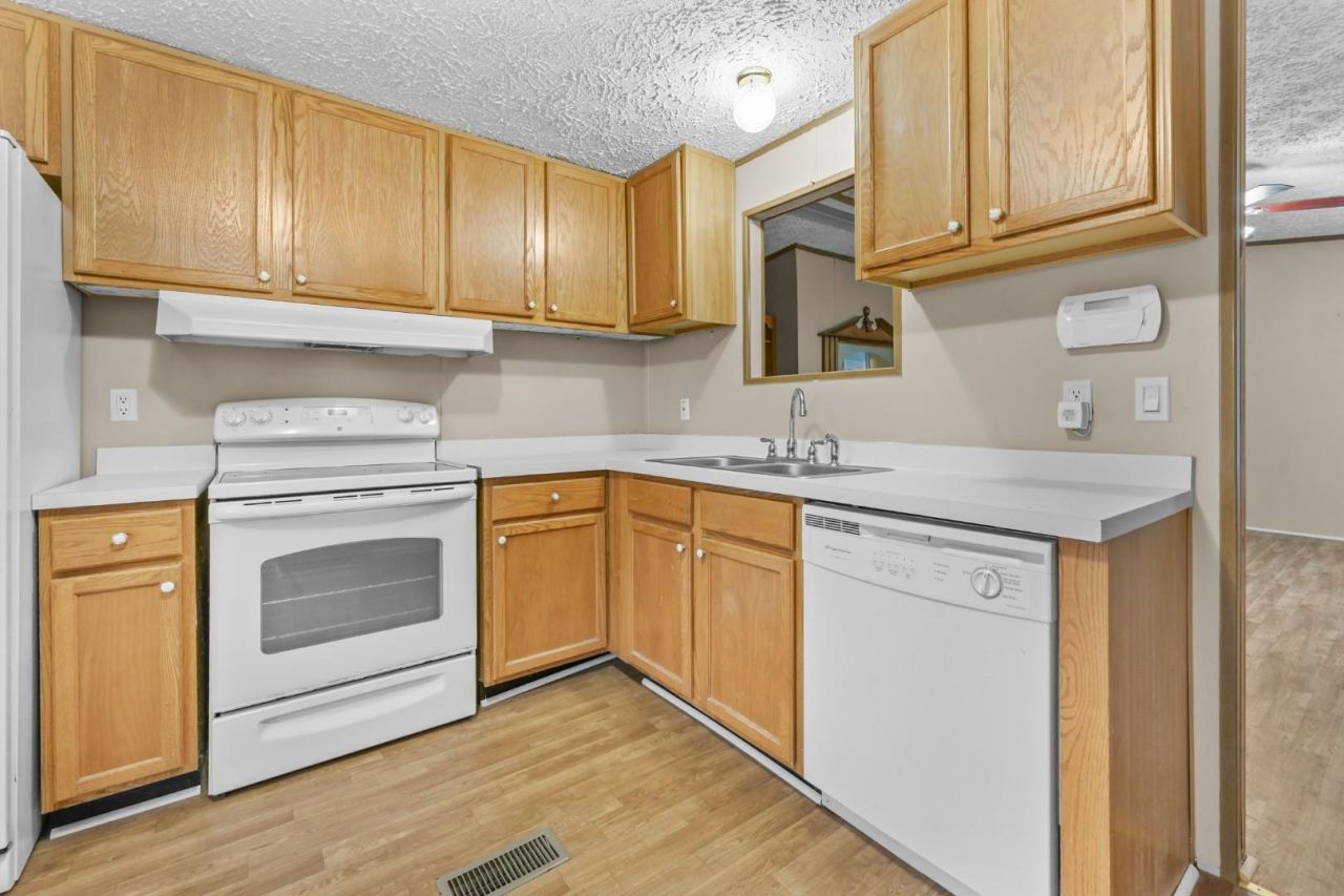 3985 South Green Sea Rd.  Photo 7