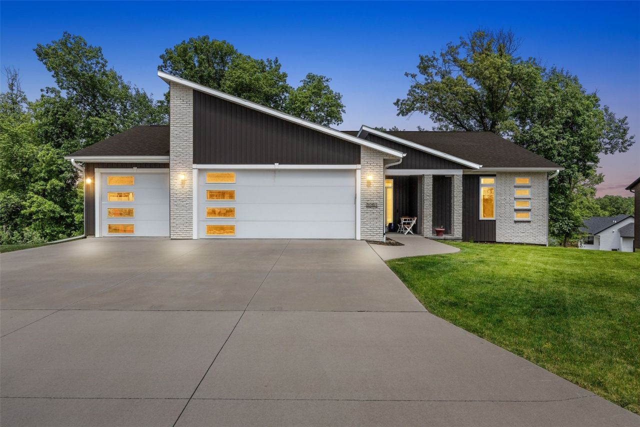 3061 Dell Ridge Lane, Hiawatha, IA 52233 Main Photo