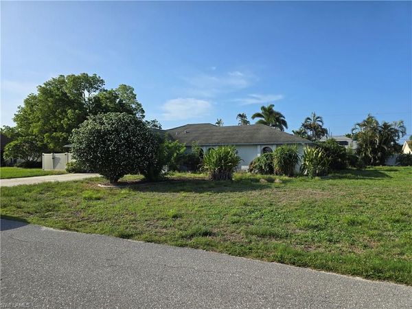 320 SE 2nd ST , CAPE CORAL, FL 33990