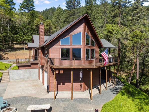 622 Schieffelin Gulch Road, Gold Hill, OR 97525