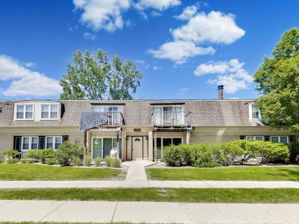 1101 Pleasant Run Drive , Unit 1006, Wheeling, IL 60090
