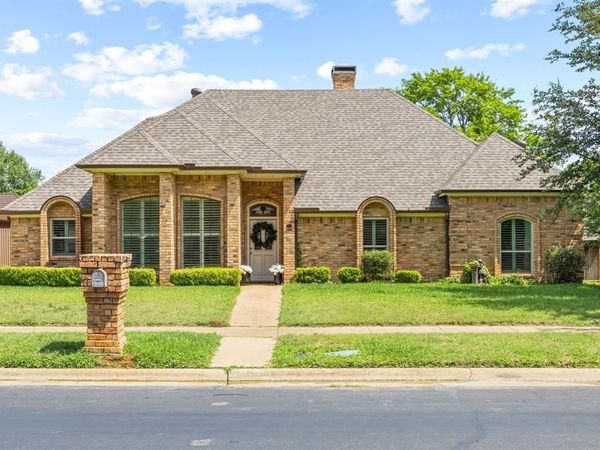 504 Evergreen Drive , Hurst, TX 76054