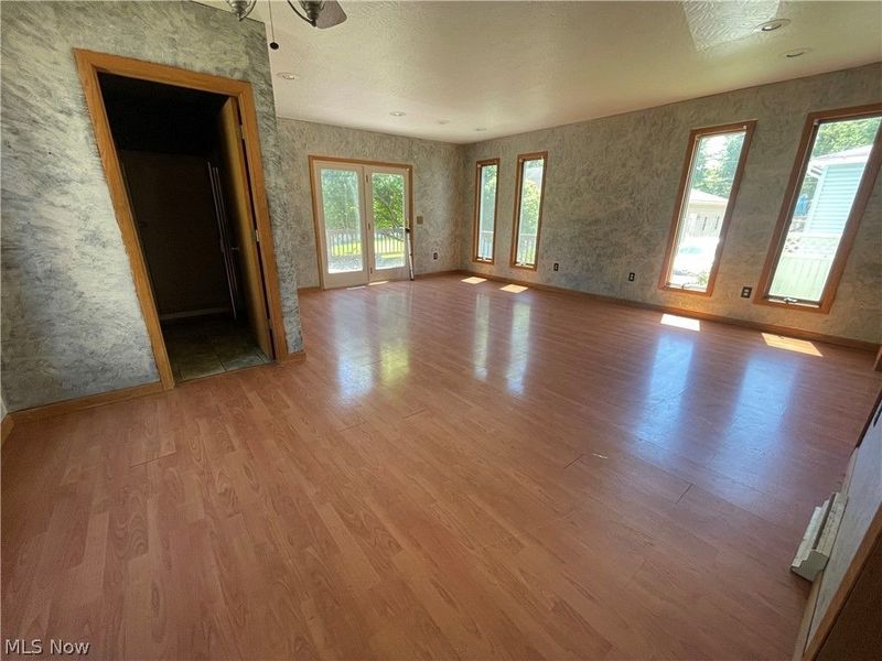870 S Haines Avenue , Alliance, OH 44601 Photo 9