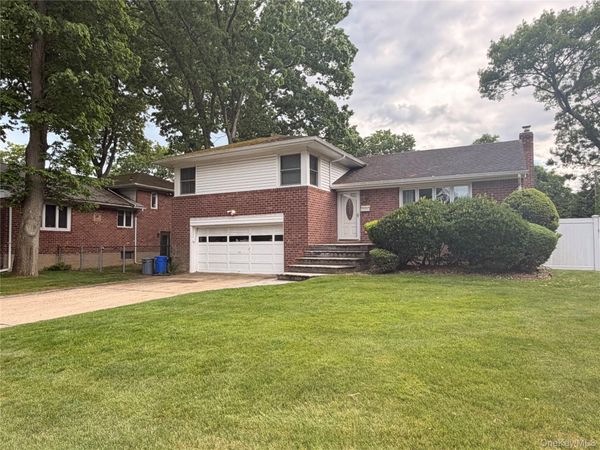 748 Leslie Lane , East Meadow, NY 11554