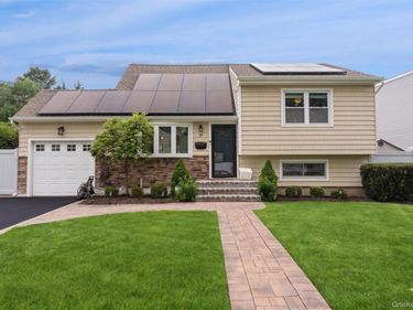 19 Fleetwood Avenue, Melville, NY 11747