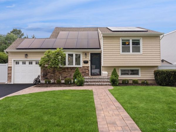 19 Fleetwood Avenue , Melville, NY 11747