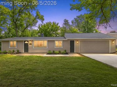 2148 Hoeft Drive, Commerce Twp, MI 48390