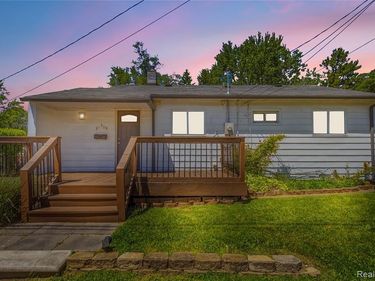 31505 Allegan Court , Westland, MI 48186