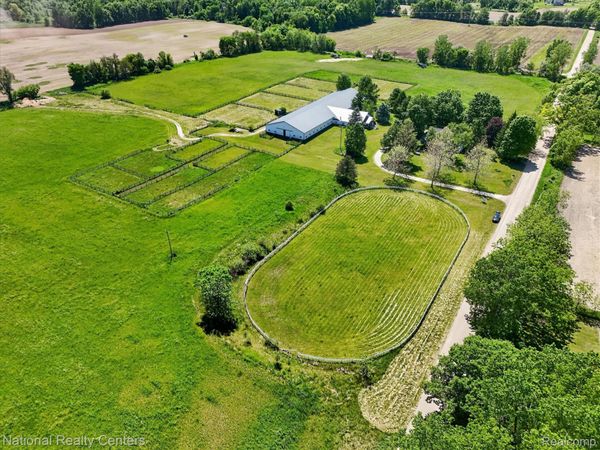 864 E Lovejoy Road, Cohoctah Township, Mi 48418