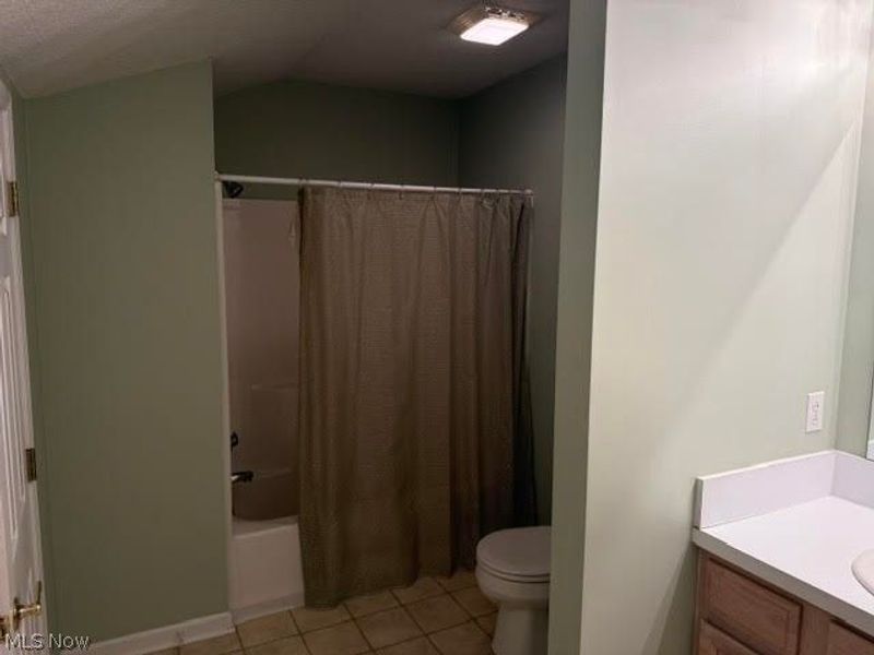 1402 Willow Brook Drive NE, Warren, OH 44483 Photo 15