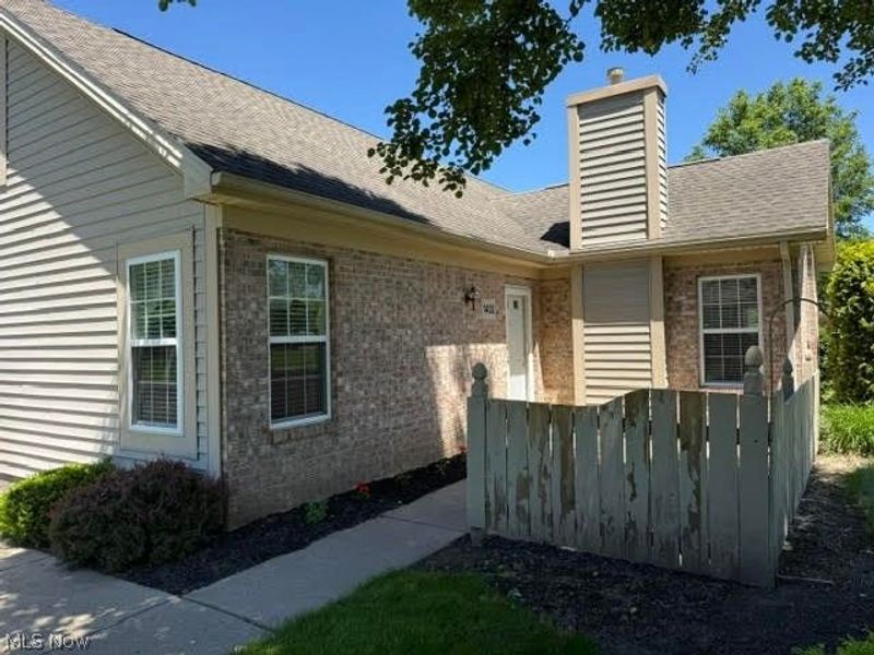 1402 Willow Brook Drive NE, Warren, OH 44483 Photo 4