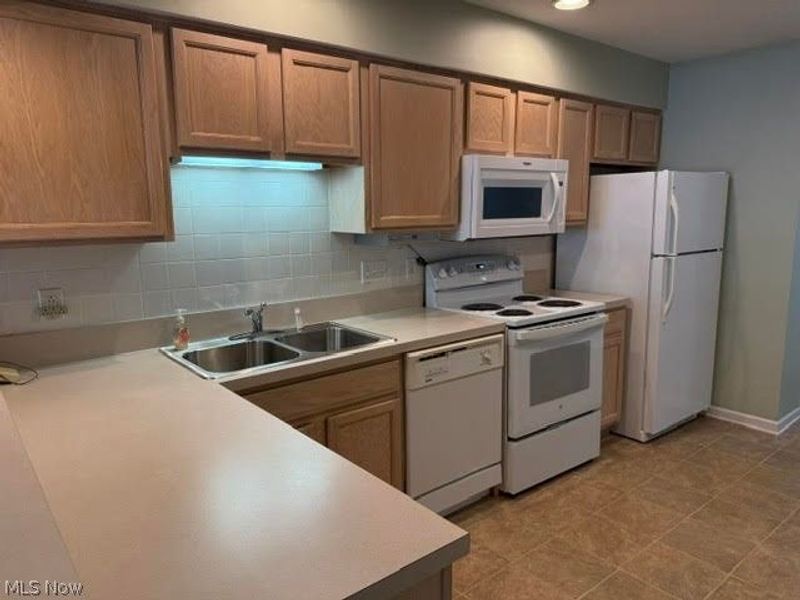 1402 Willow Brook Drive NE, Warren, OH 44483 Photo 6