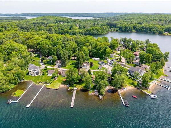 51 Lakeshore Dr, Sterling, MA 01564