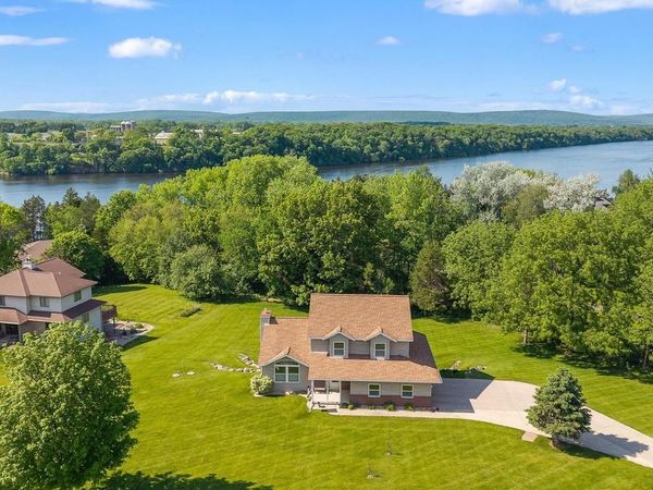 W14222 Selwood Drive, Prairie Du Sac, WI 53578