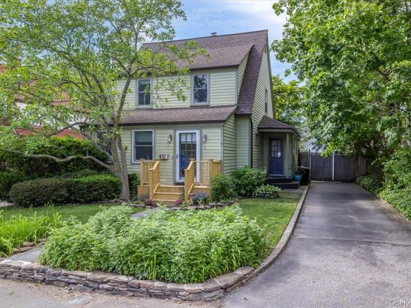 9 W 14th Street , Huntington Station, NY 11746
