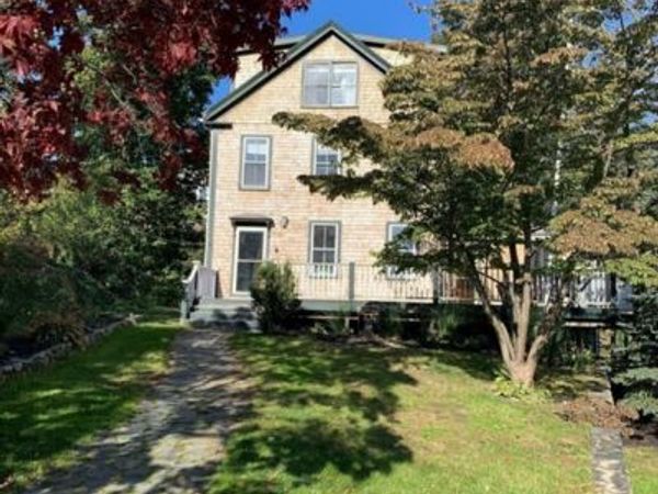 28 Stockbridge St, Cohasset, MA 02025