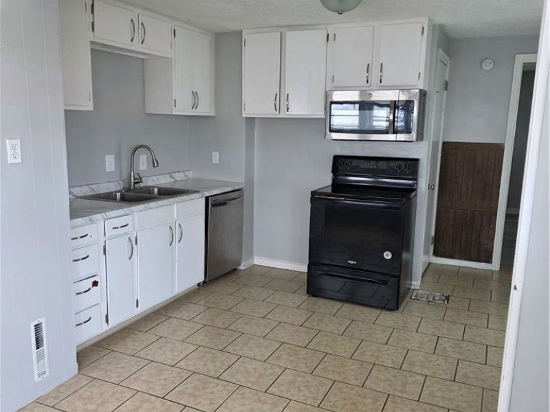 1309 Orange St, Coshocton, OH 43812 Photo 4