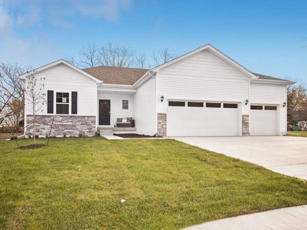 3306 Artesian Road , Marion, IA 52302