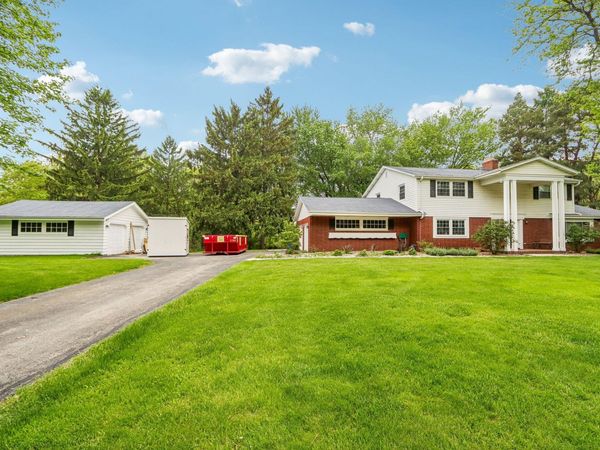 W326N6575 Sylvian Dr, Merton, WI 53029