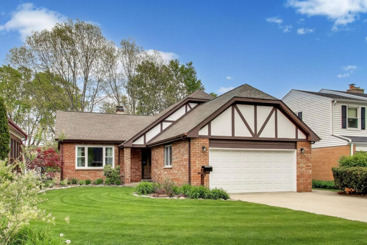 313 S Hi Lusi Avenue , Mount Prospect, IL 60056