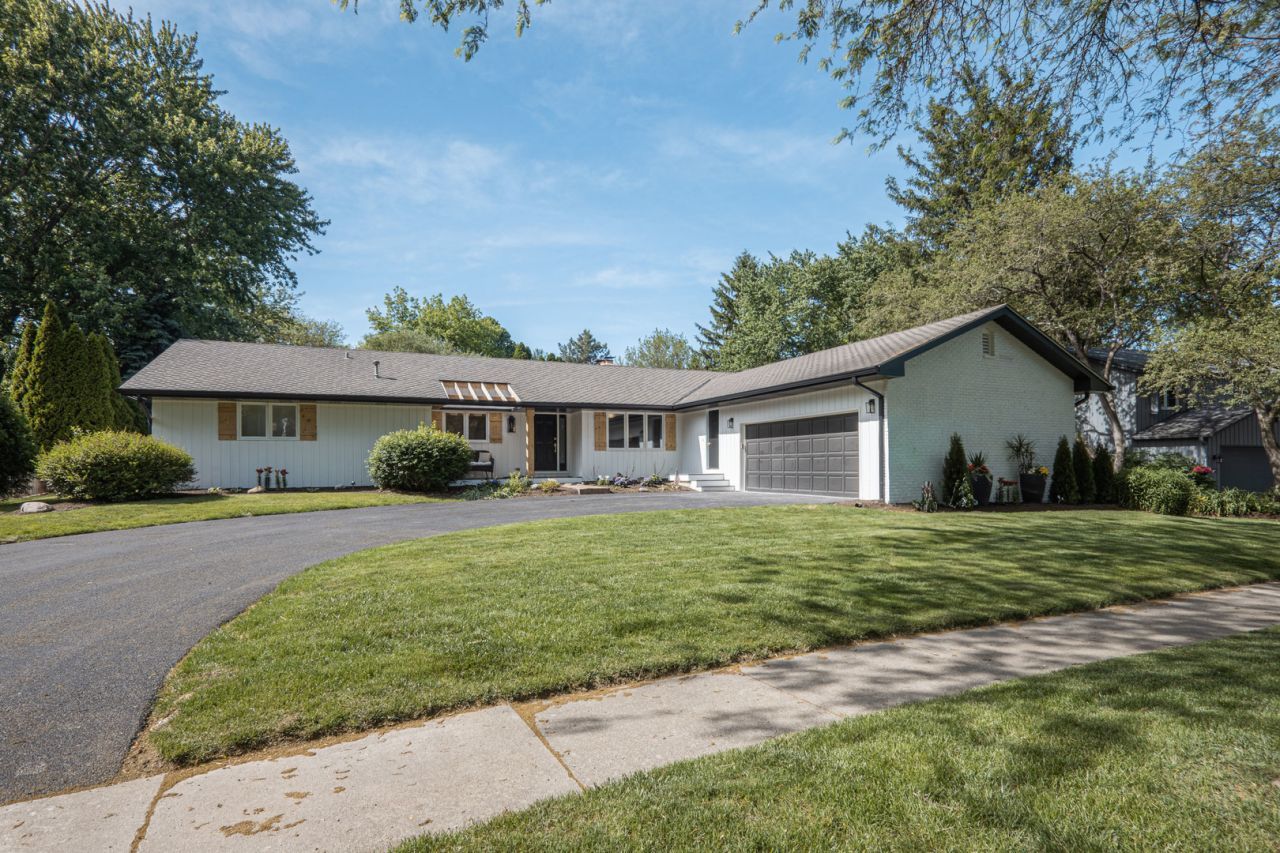 36 Winthrop New Road , Sugar Grove, IL 60554
