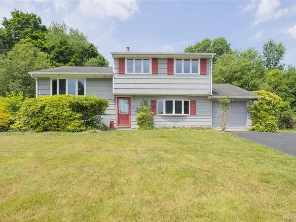 23 Lark Street, Pearl River, NY 10965