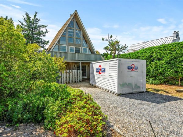 1926 Montauk Highway , Amagansett, NY 11930