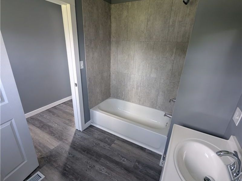 969 Washington Avenue, Lorain, OH 44052 Photo 9
