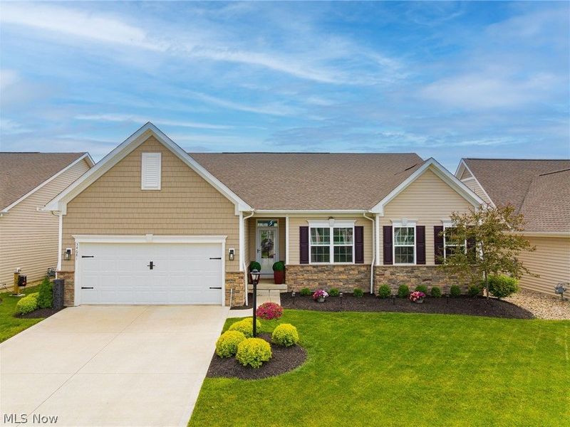 34681 N Legends Way, Grafton, OH 44044 Photo 2
