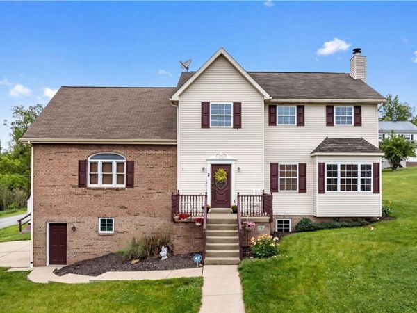 5 Longview Dr , Avella, PA 15312