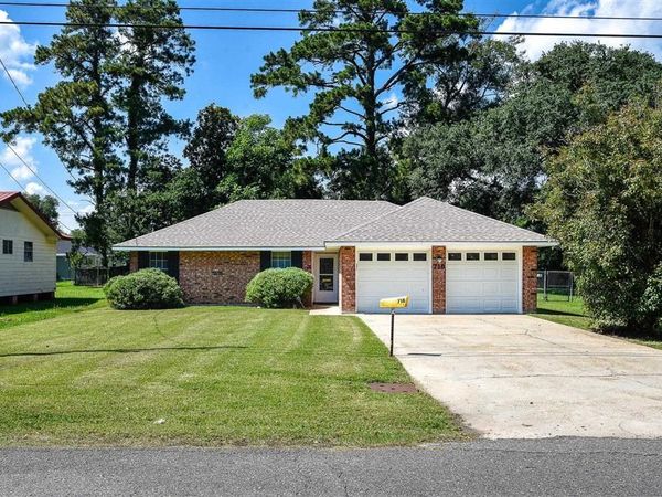 718 E Division, Jennings, LA 70546