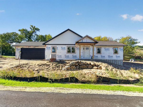 101 Autumn Dr, Newburg, WI 53095