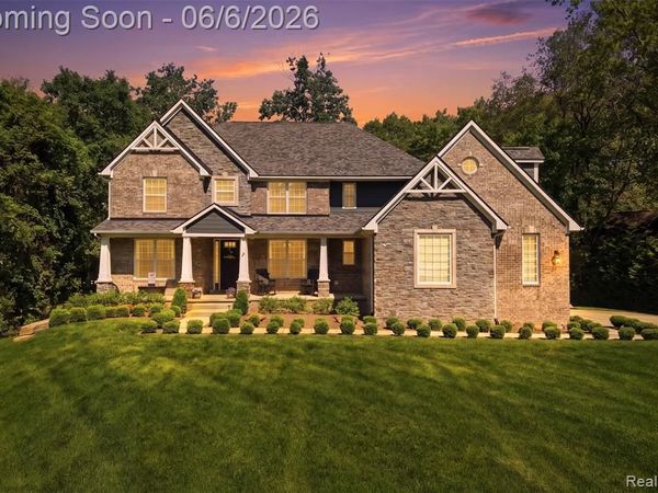7375 N Mistwood Drive, White Lake Twp, MI 48383