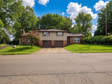 824-826 Reno Drive , Louisville, OH 44641