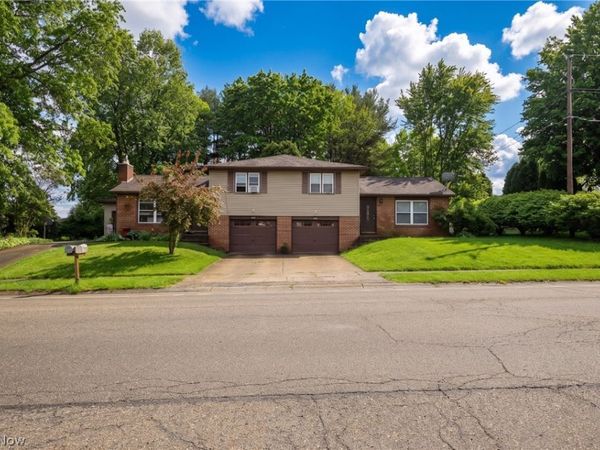 824-826 Reno Drive , Louisville, OH 44641