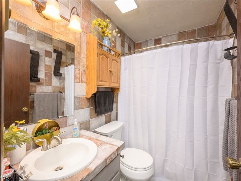 824-826 Reno Drive , Louisville, OH 44641 Photo 13