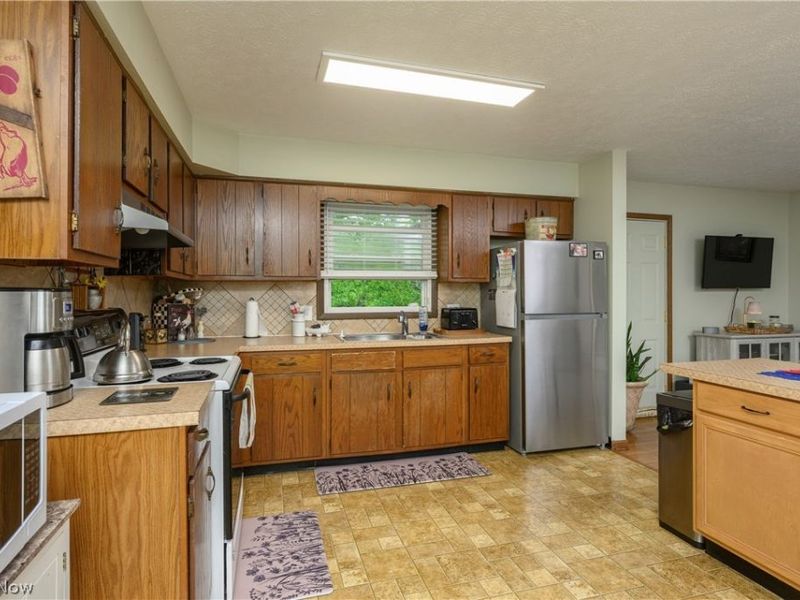 824-826 Reno Drive , Louisville, OH 44641 Photo 2