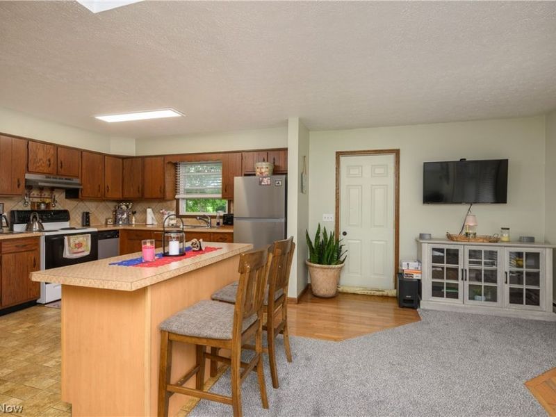 824-826 Reno Drive , Louisville, OH 44641 Photo 5