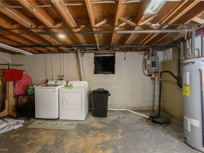 824-826 Reno Drive , Louisville, OH 44641 Photo 9