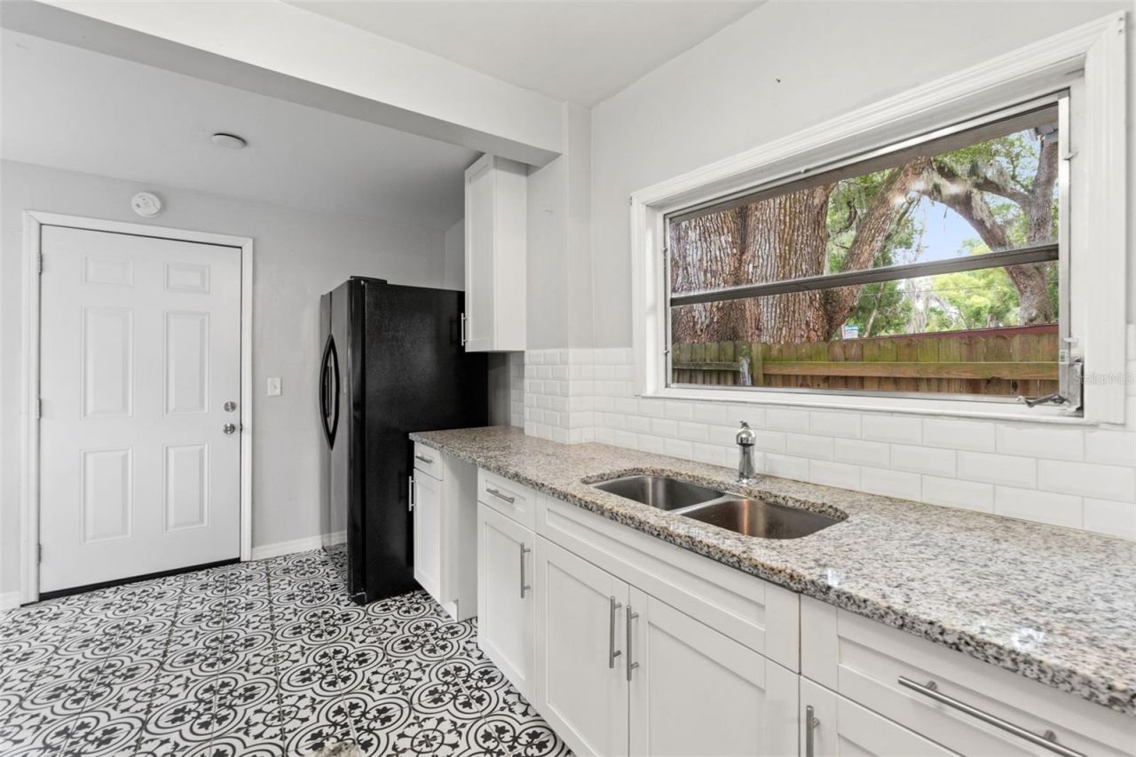 5518 11th Street, Zephyrhills, FL 33542 Photo